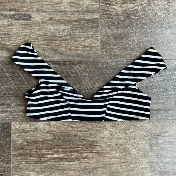 NWT Vitamin A Capri Bikini Top Black/White Stripe Small - Picture 8 of 8